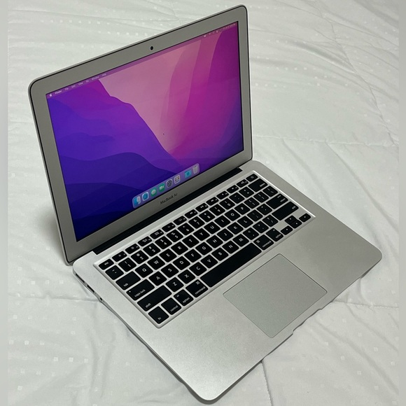 Apple MacBook Air (13-inch Early 2015) - Silver